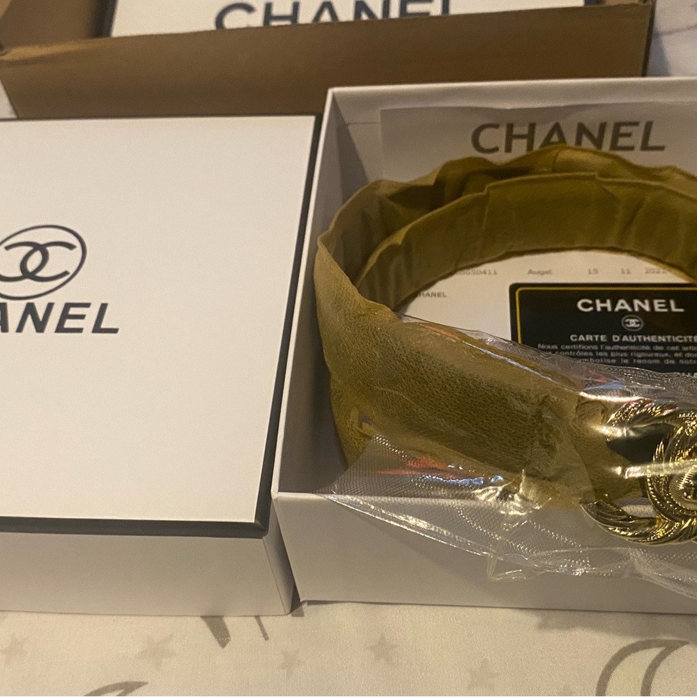 CHANEL Black Leather Belt Gold CHANEL Logo Buckle - Picture 11 of 12